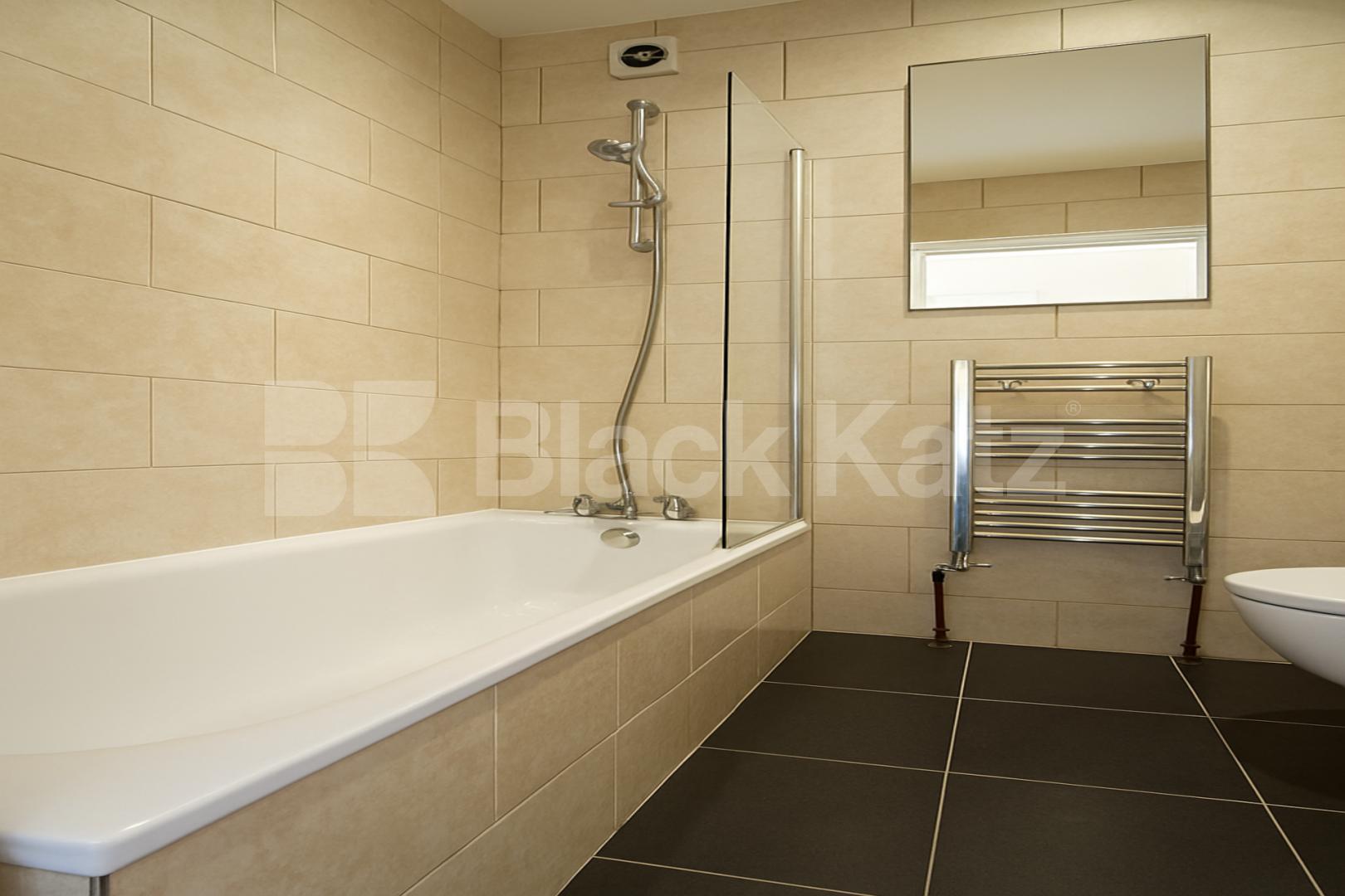 Bright 2-bed garden flat on Priory Road N8 with modern interiors and garden Priory Road, Muswell Hill 